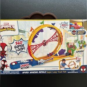 Spidey & His Amazing Friends 360° Super Loop Track set